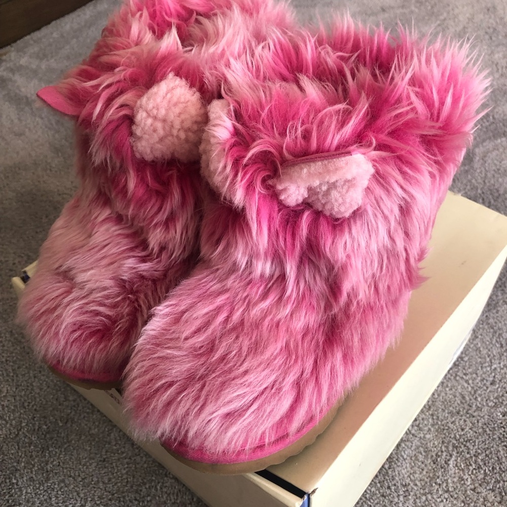 Girls Pink fluffy limited edition Uggs size 4 Girls gently worn once
